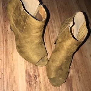Tan heel boots size 7